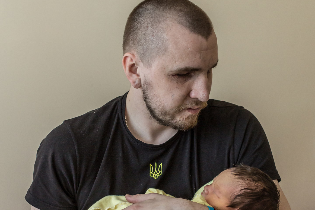 Ukrainian soldiers blinded in battle will never see their newborns.
